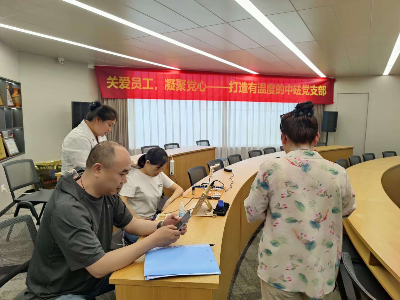 關愛員工，凝聚黨心——打造有溫度的中砝黨支部
